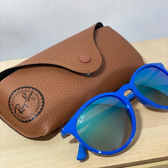 Ray-Ban Erika Sunglasses RB4274 53 18 - Picture 3 of 5